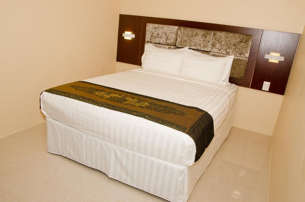 Grand Diamond Hotel Trinidad Piarco Exterior foto
