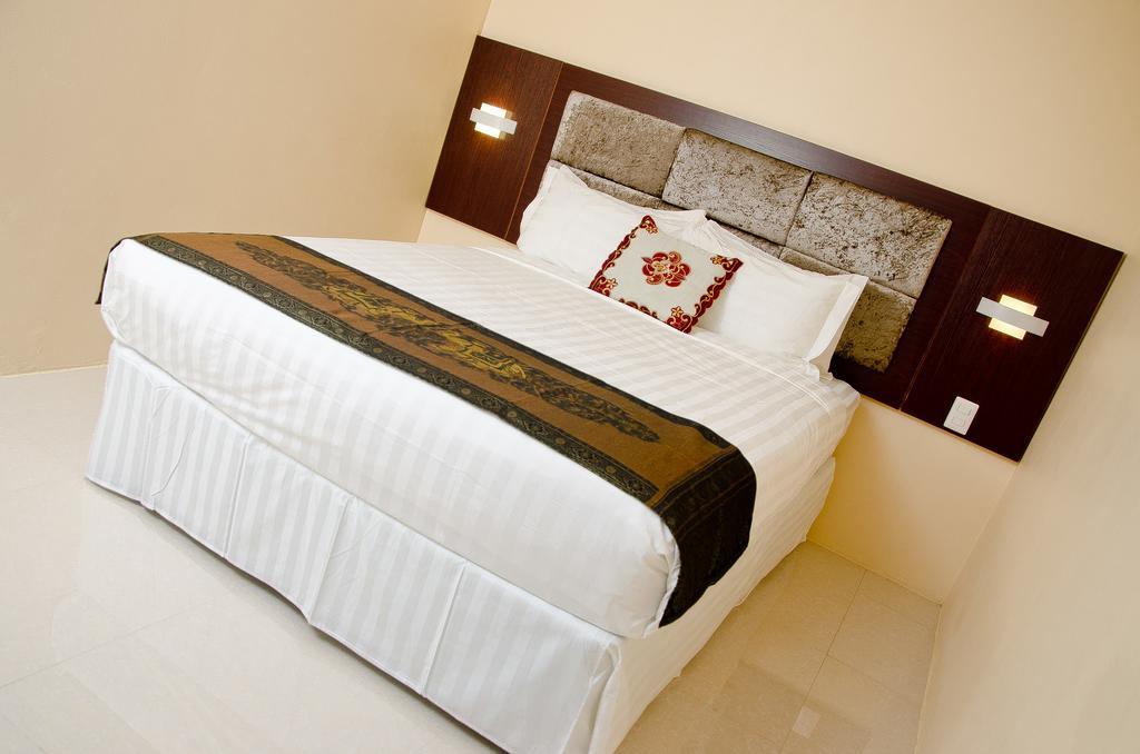 Grand Diamond Hotel Trinidad Piarco Exterior foto